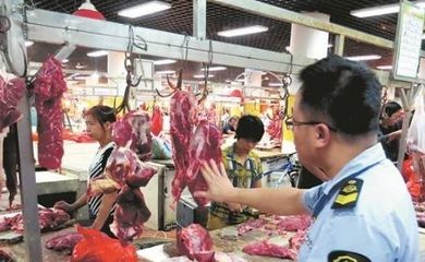 嚴厲打擊非法肉品銷售，筑牢全區農貿市場安全防線